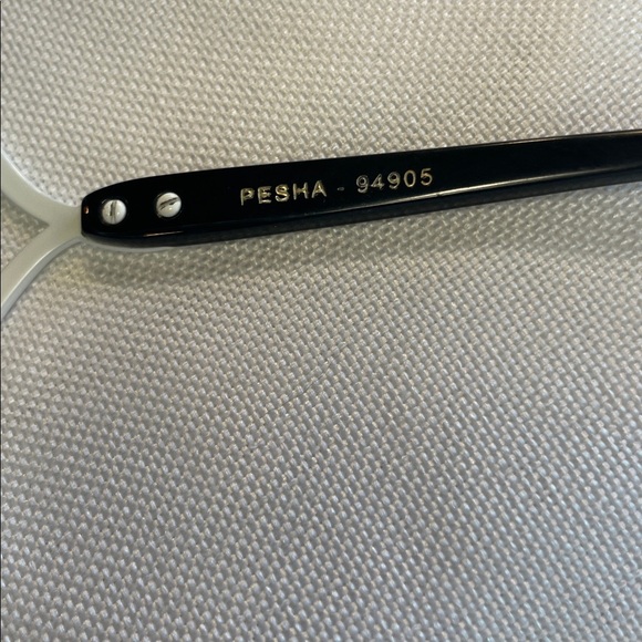 ?Bebe Elegant White Sunglasses with CASE main image 4